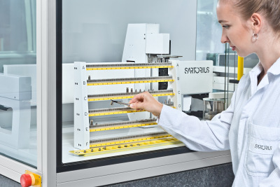 Table Top Robotic Mass Comparators with Max Capacity 6 g